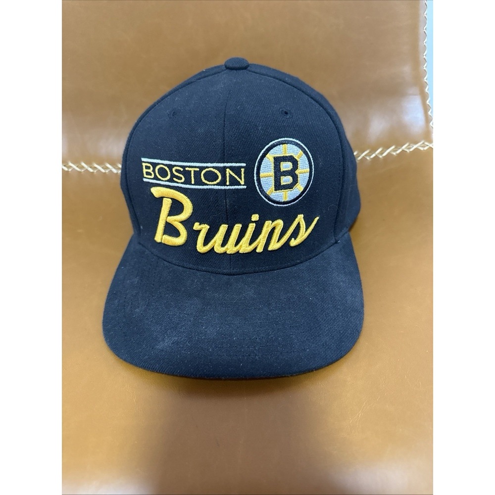 Boston Bruins Mitchell & Ness Retro Lock‎ Up Snapback Cap